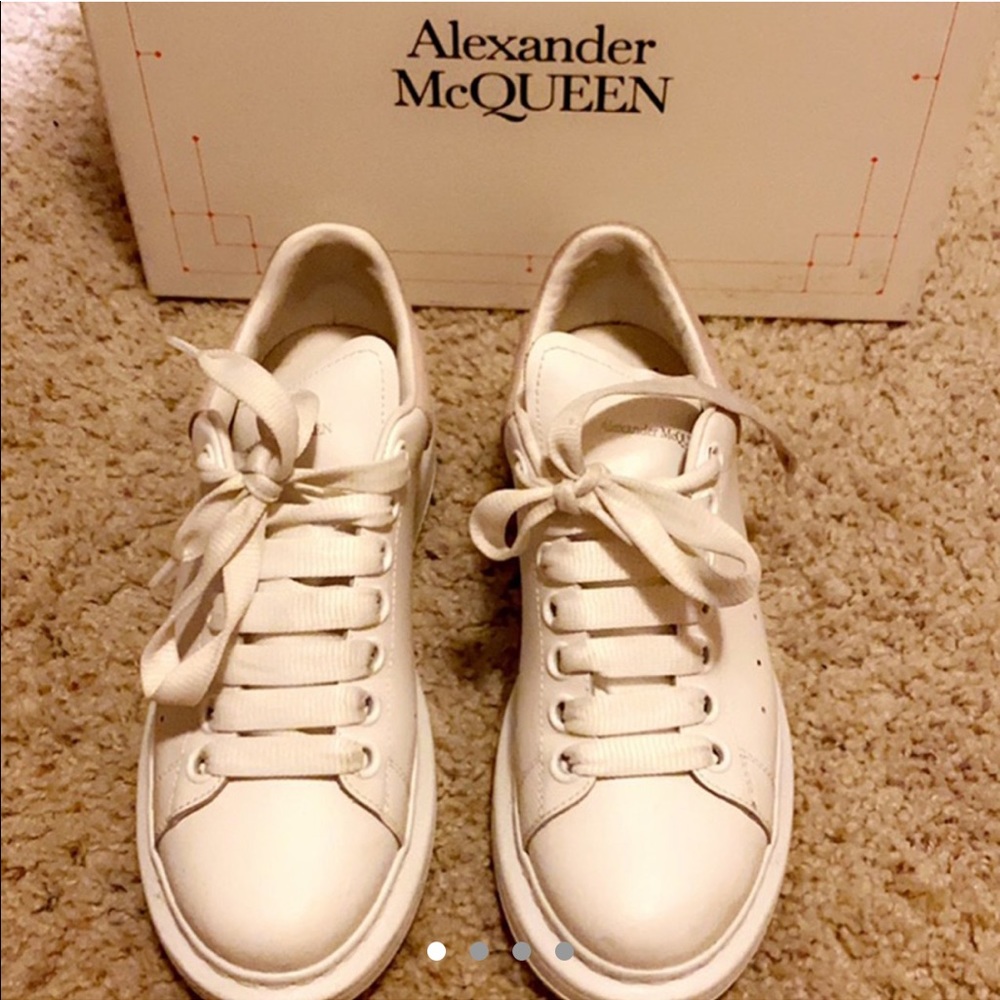 Alexander McQueen oversizes sneakers